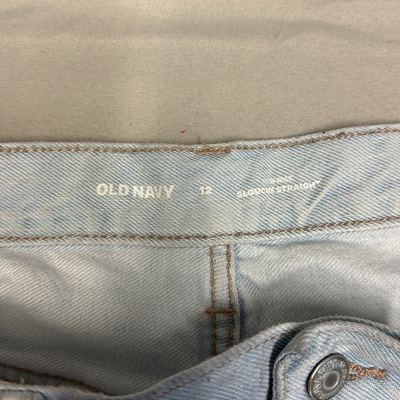 Cute old navy light wash jeans - Picture 3 of 4
